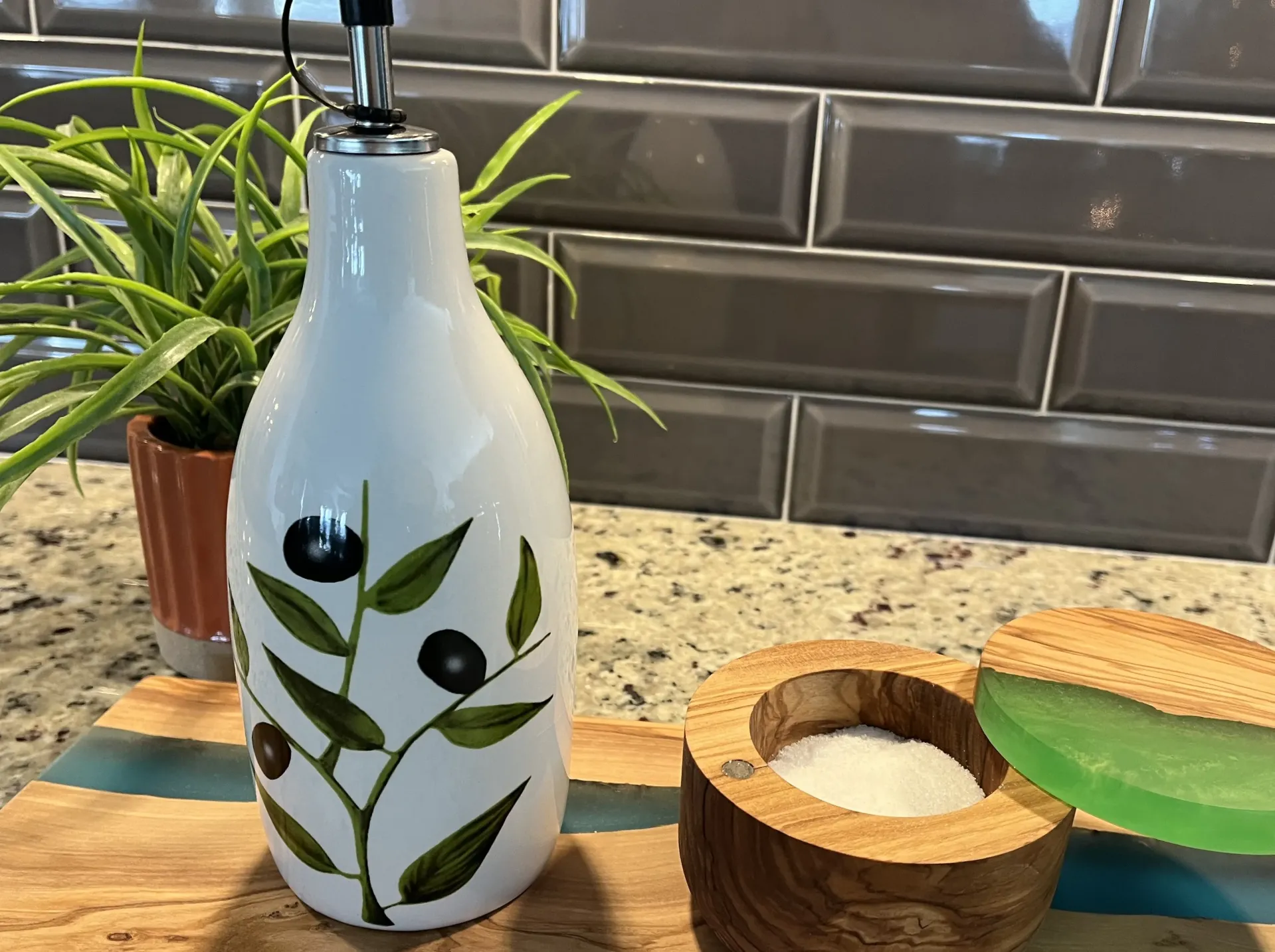 [WO-OC-20Z-WT-OP] Oil & Vinegar Cruet - 20oz Dispenser by Out of the Woods of Oregon