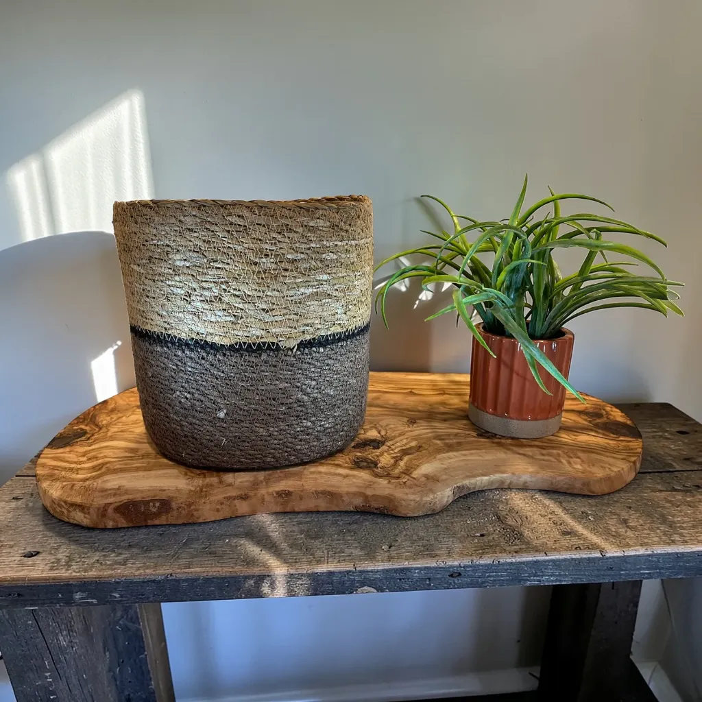 Seagrass Planter Basket with a Built-in Plastic Liner - 7" Brown